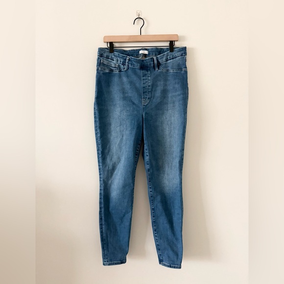 Good American Denim - Good American Power Stretch Pull On Skinny Jeans in Medium Wash Size 5
